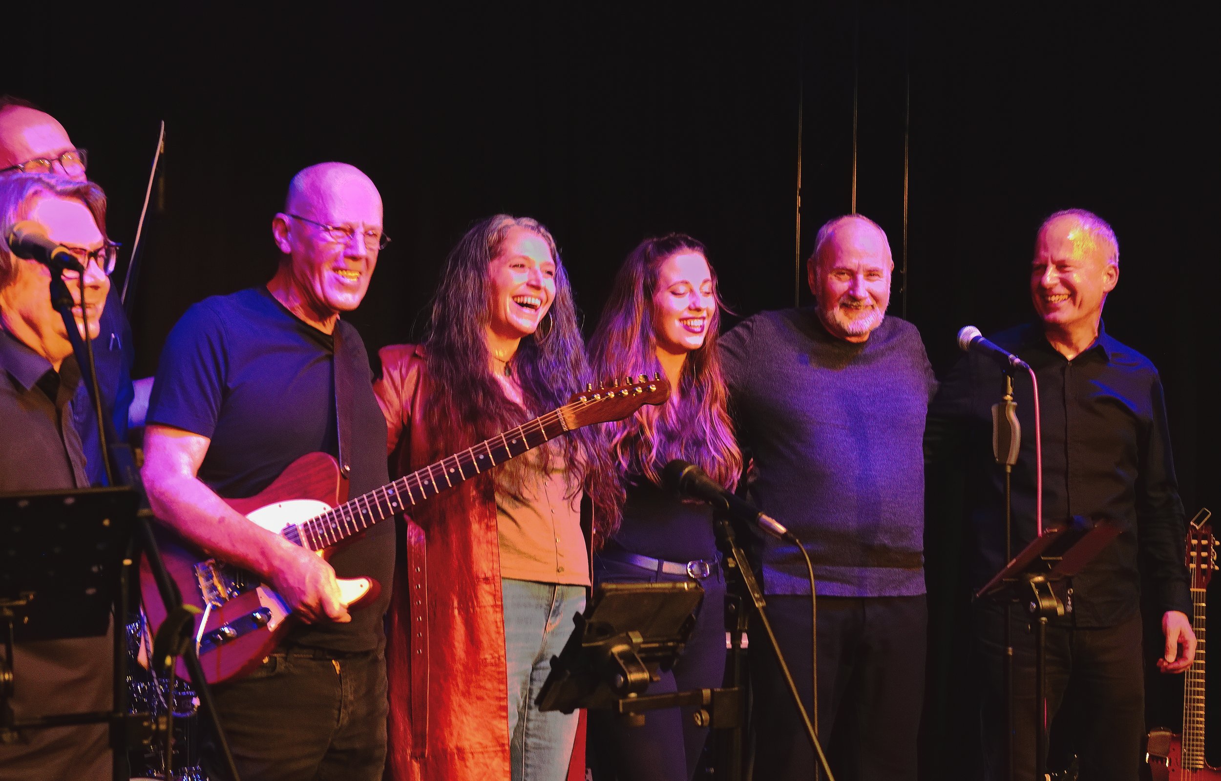The full Replugged line-up on stage